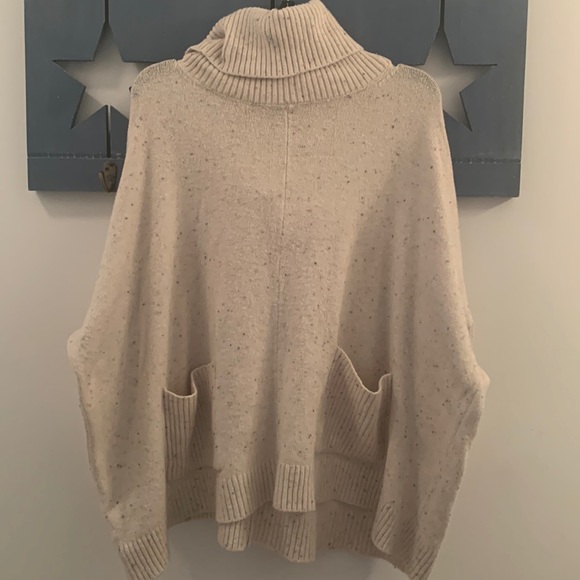 Loft Medium creme with specks of color sweater - Picture 1 of 5